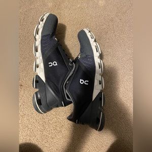 On Cloud shoes size 9 (women)